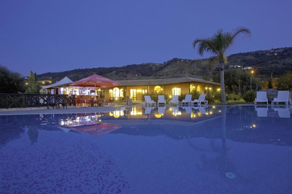 Bv Borgo Del Principe Hotel แซมโบรเน ภายนอก รูปภาพ